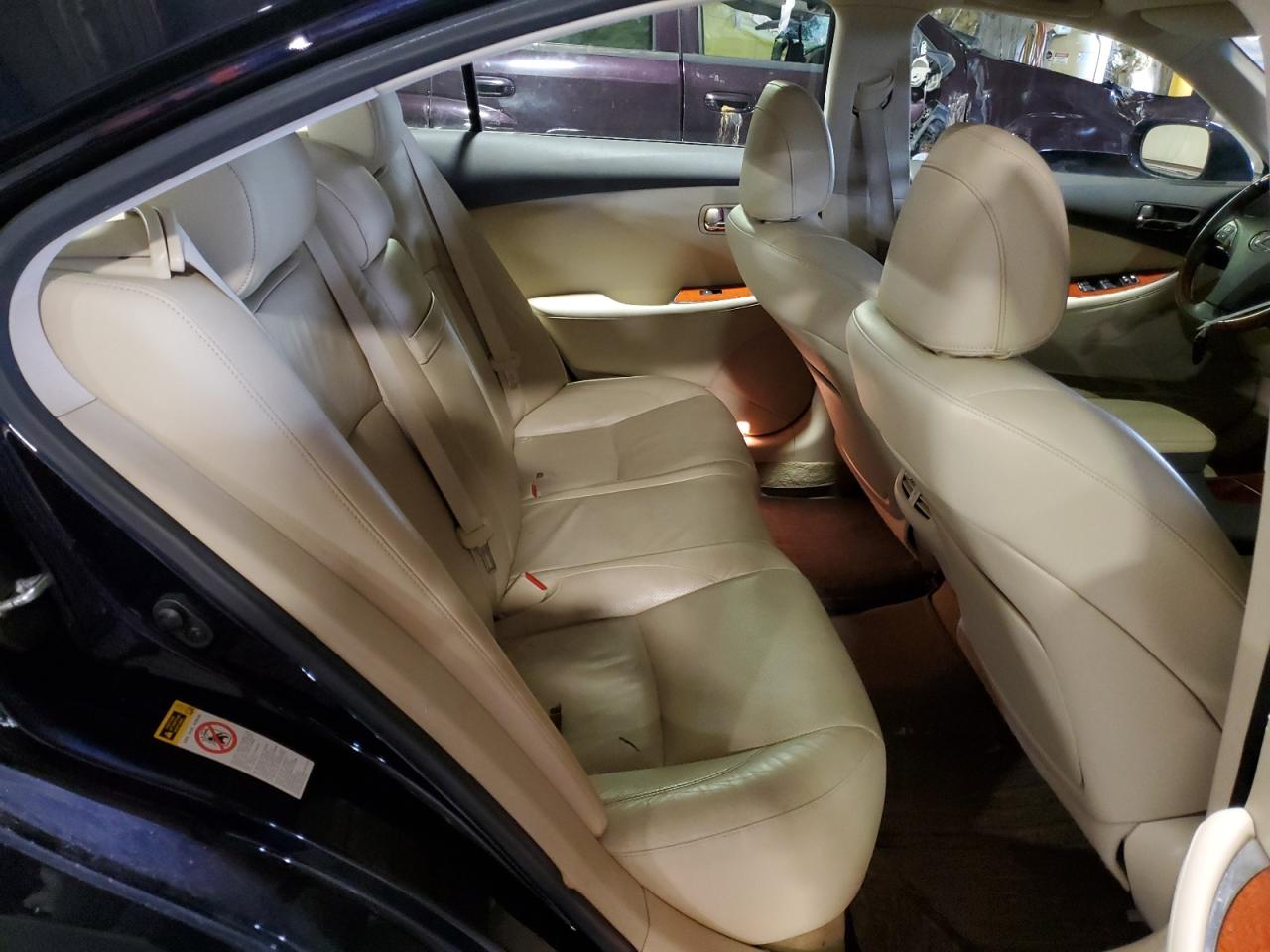 2010 Lexus ES - Image 10