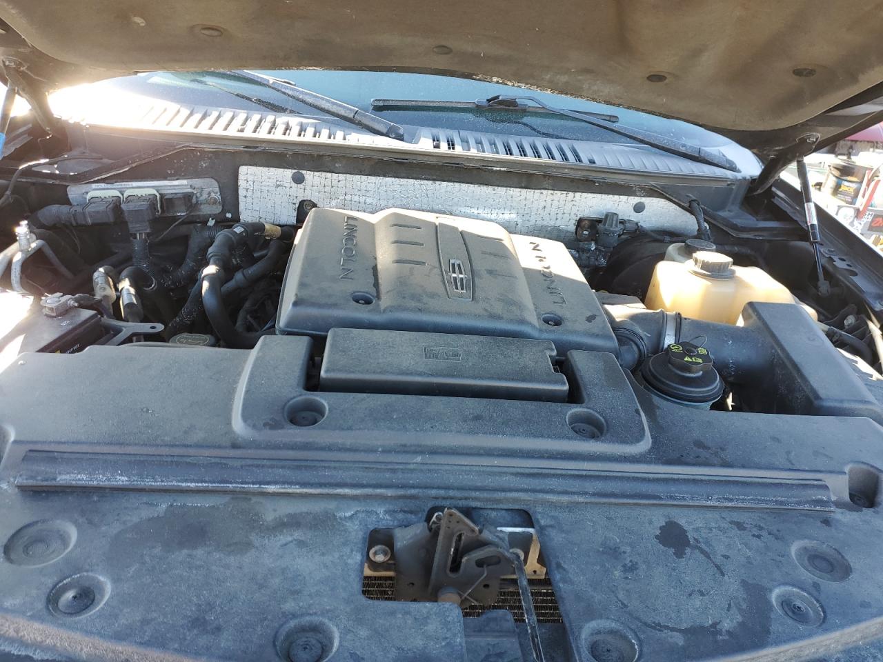 2008 Lincoln Navigator - Image 12