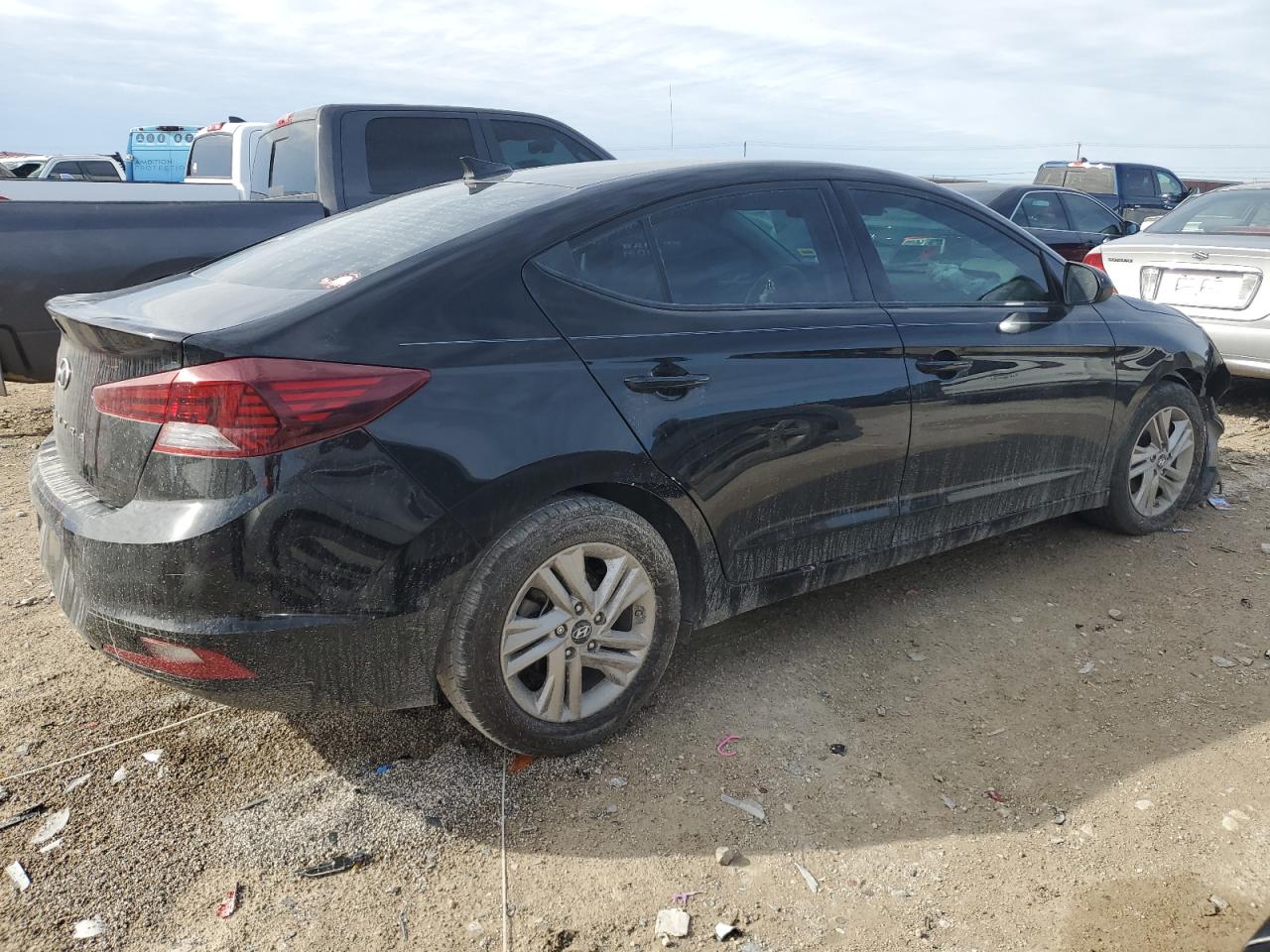 2019 Hyundai Elantra - Image 3