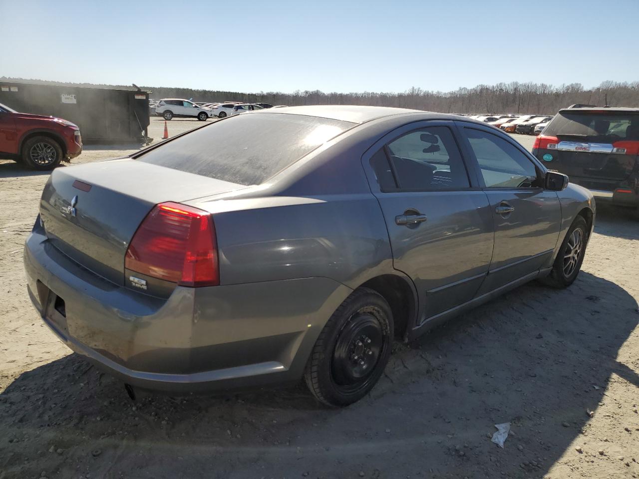 2004 Mitsubishi Galant - Image 3