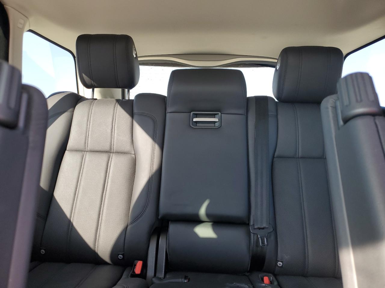 2017 Land Rover Range Rover - Image 10
