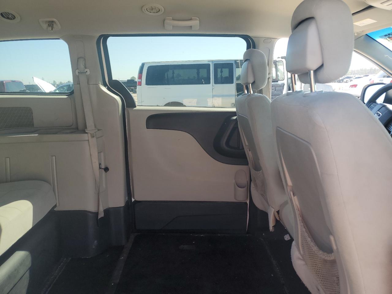 2012 Dodge Caravan - Image 11