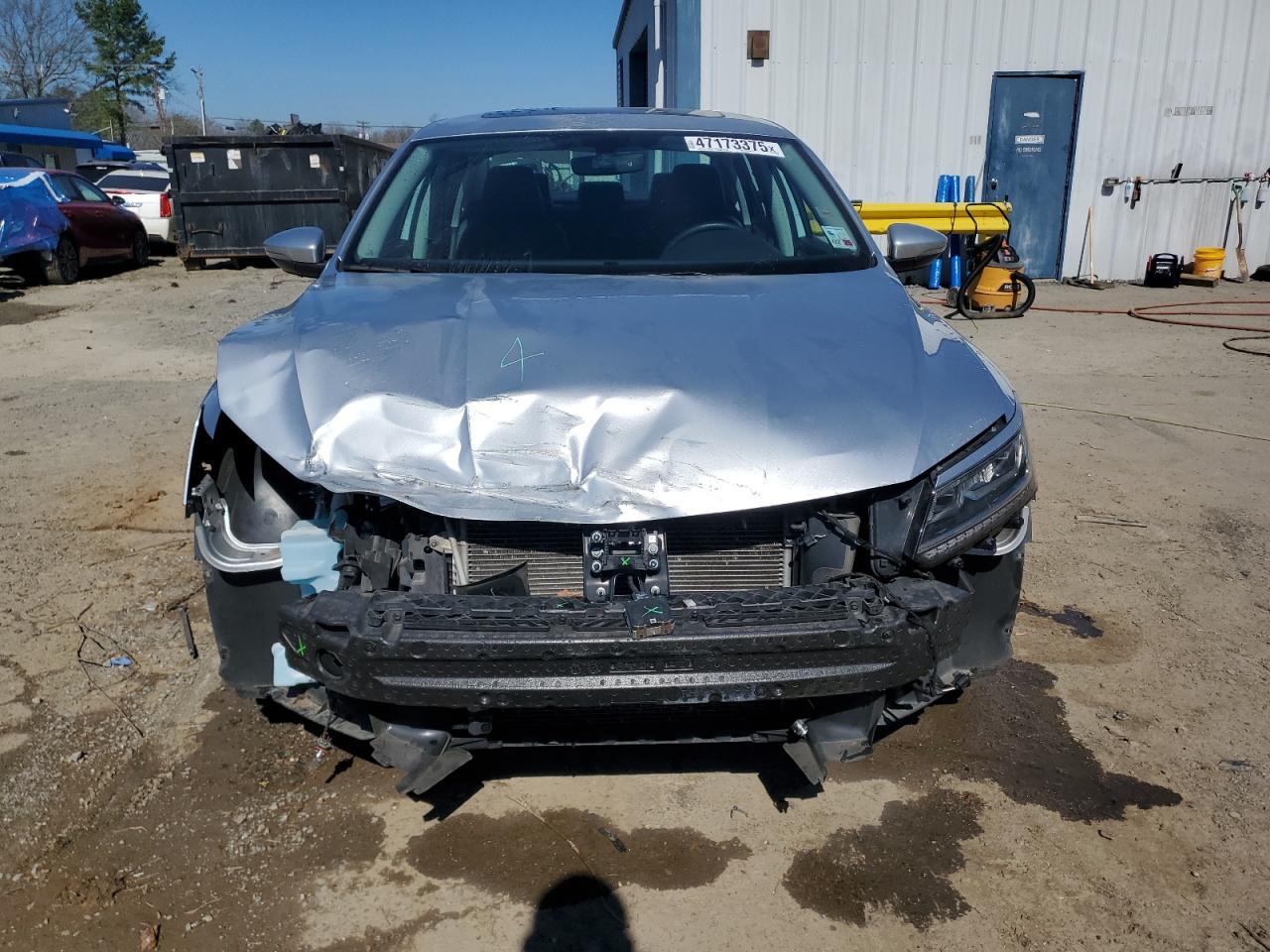 2017 Volkswagen Passat - Image 5