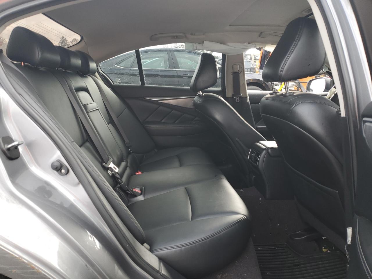 2015 Infiniti Q50 - Image 10