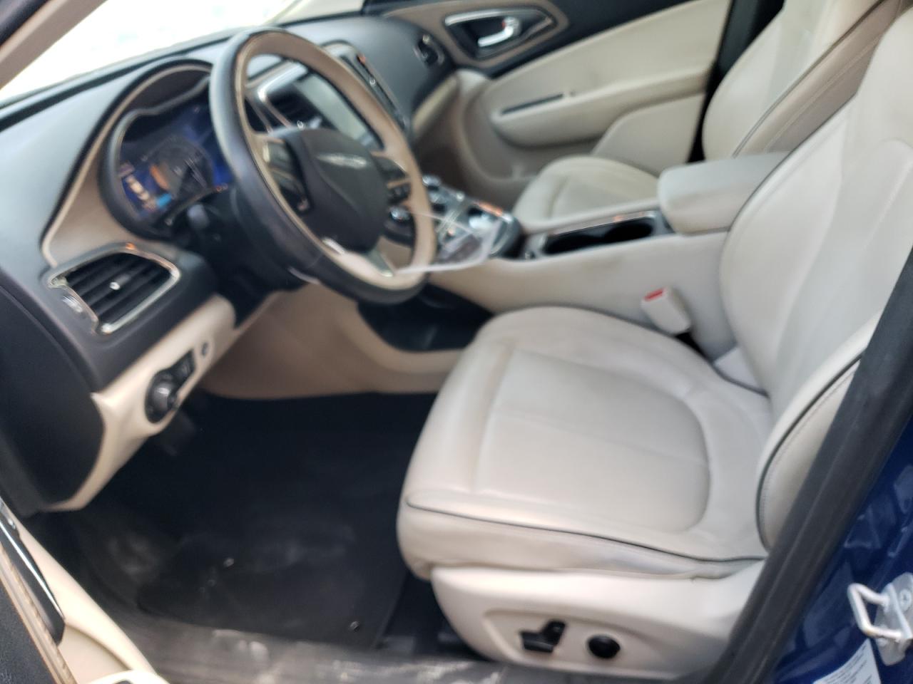 2015 Chrysler 200 - Image 7