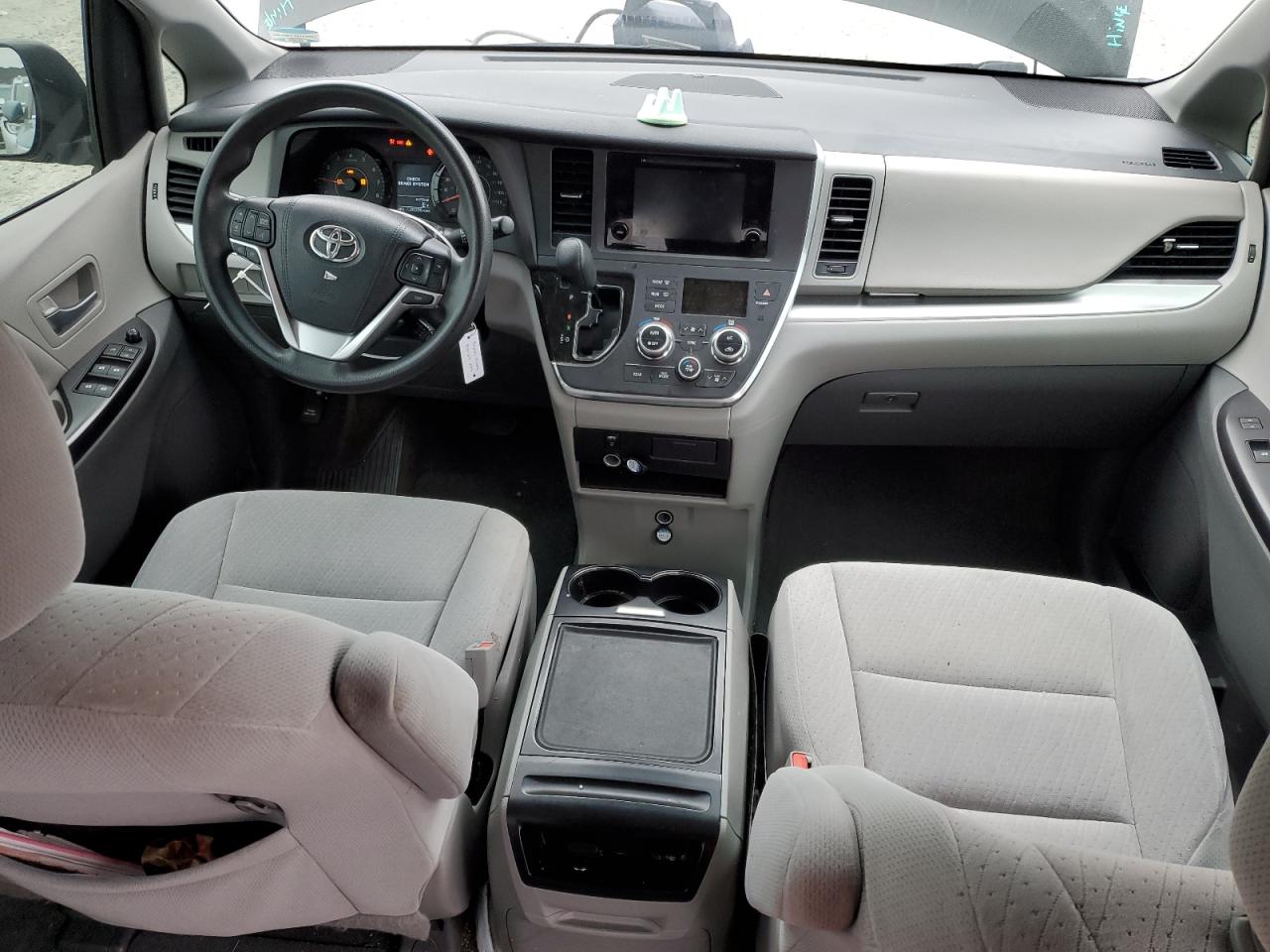 2015 Toyota Sienna - Image 8