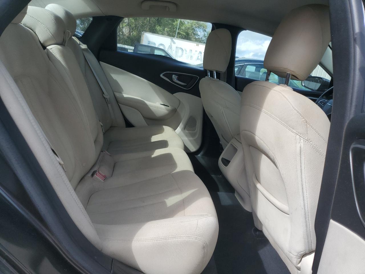 2015 Chrysler 200 - Image 10