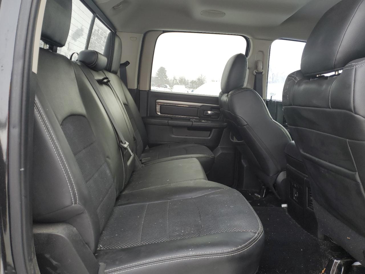 2015 RAM 1500 - Image 10