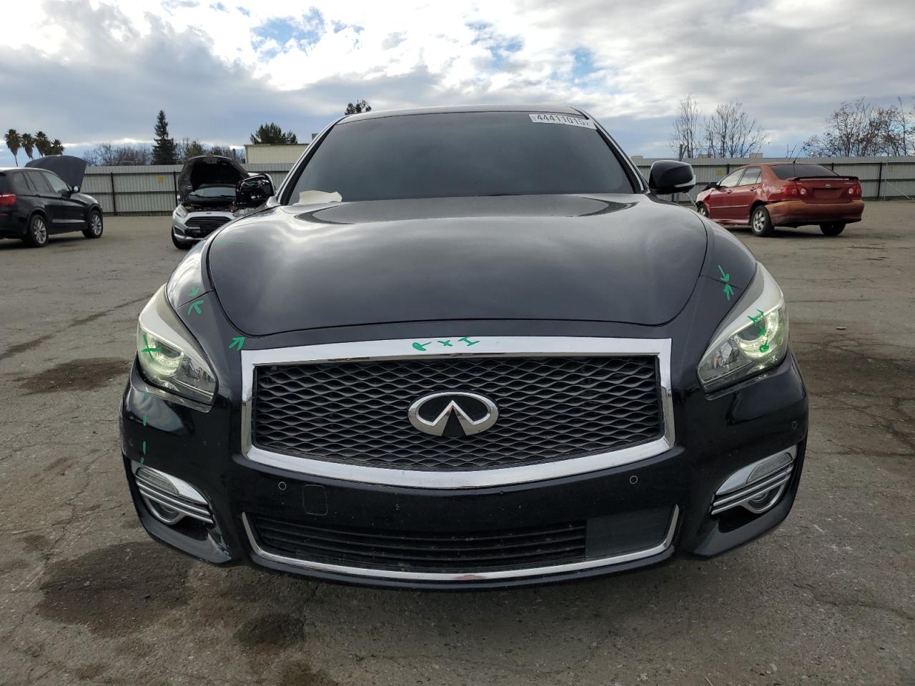 2015 Infiniti Q70 - Image 5