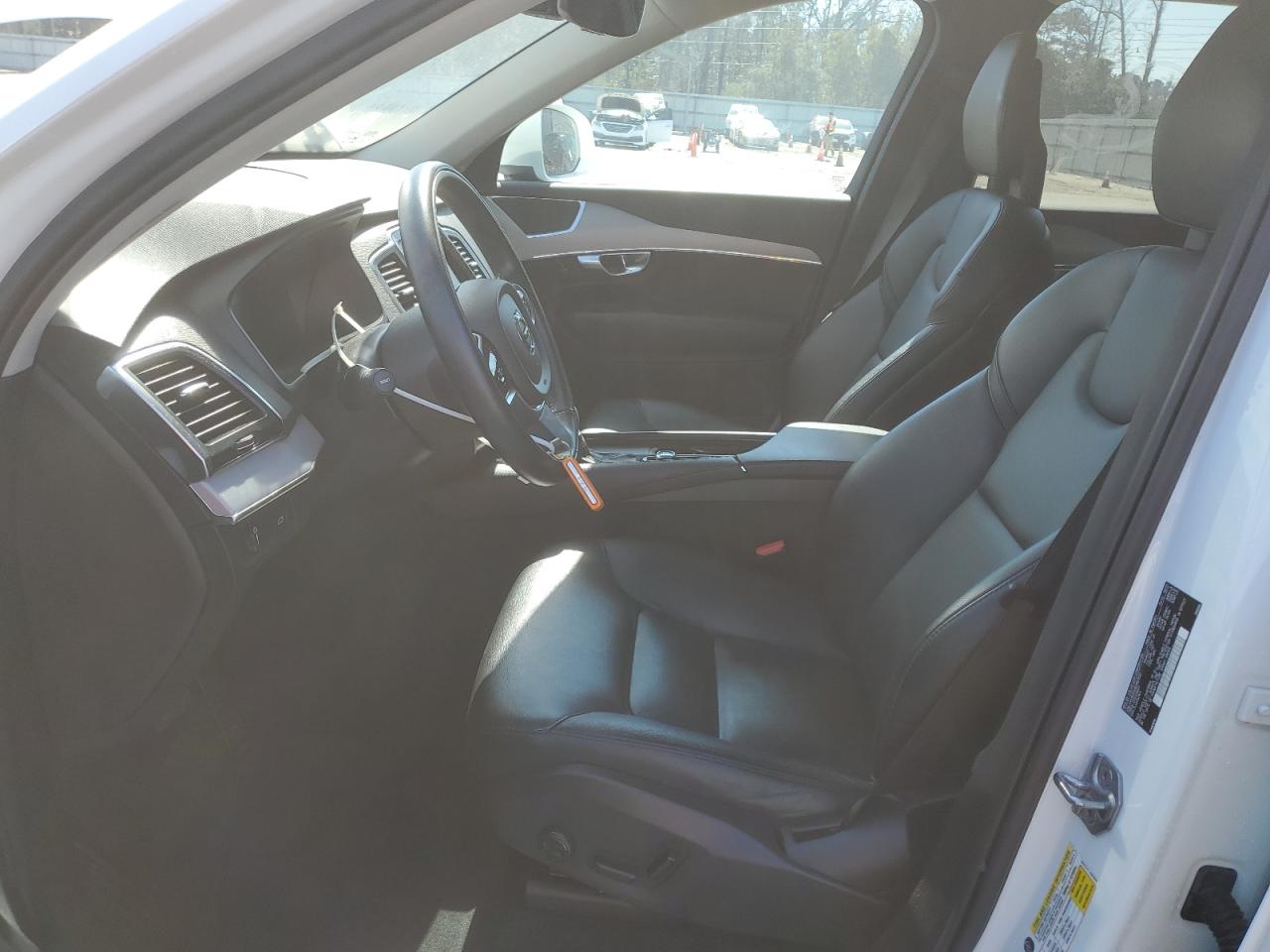 2022 Volvo XC90 - Image 7