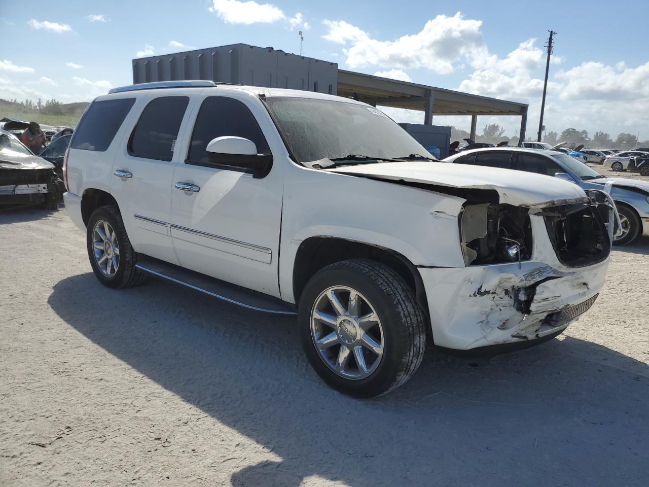 2009 GMC Yukon - Image 4