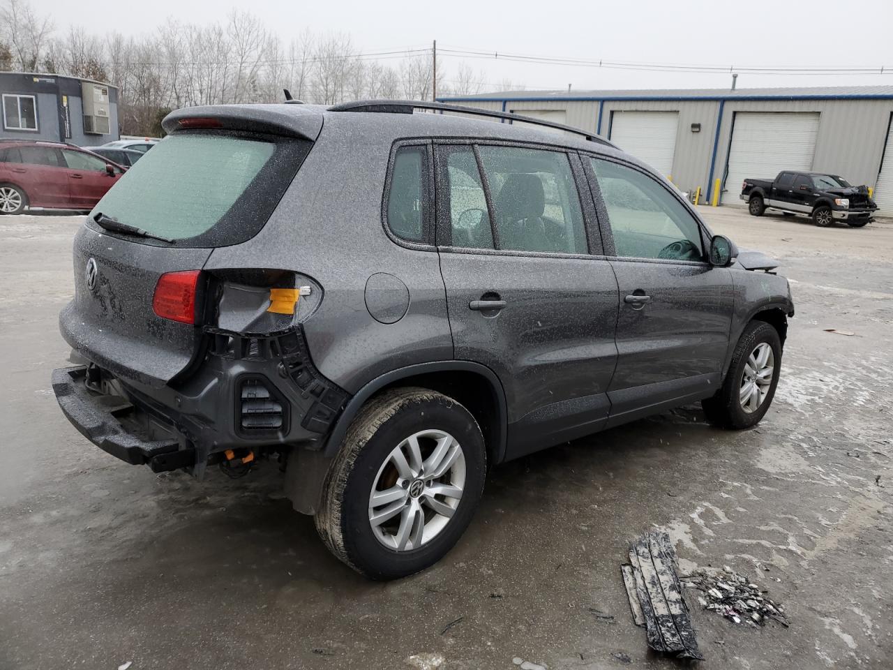 2016 Volkswagen Tiguan - Image 3