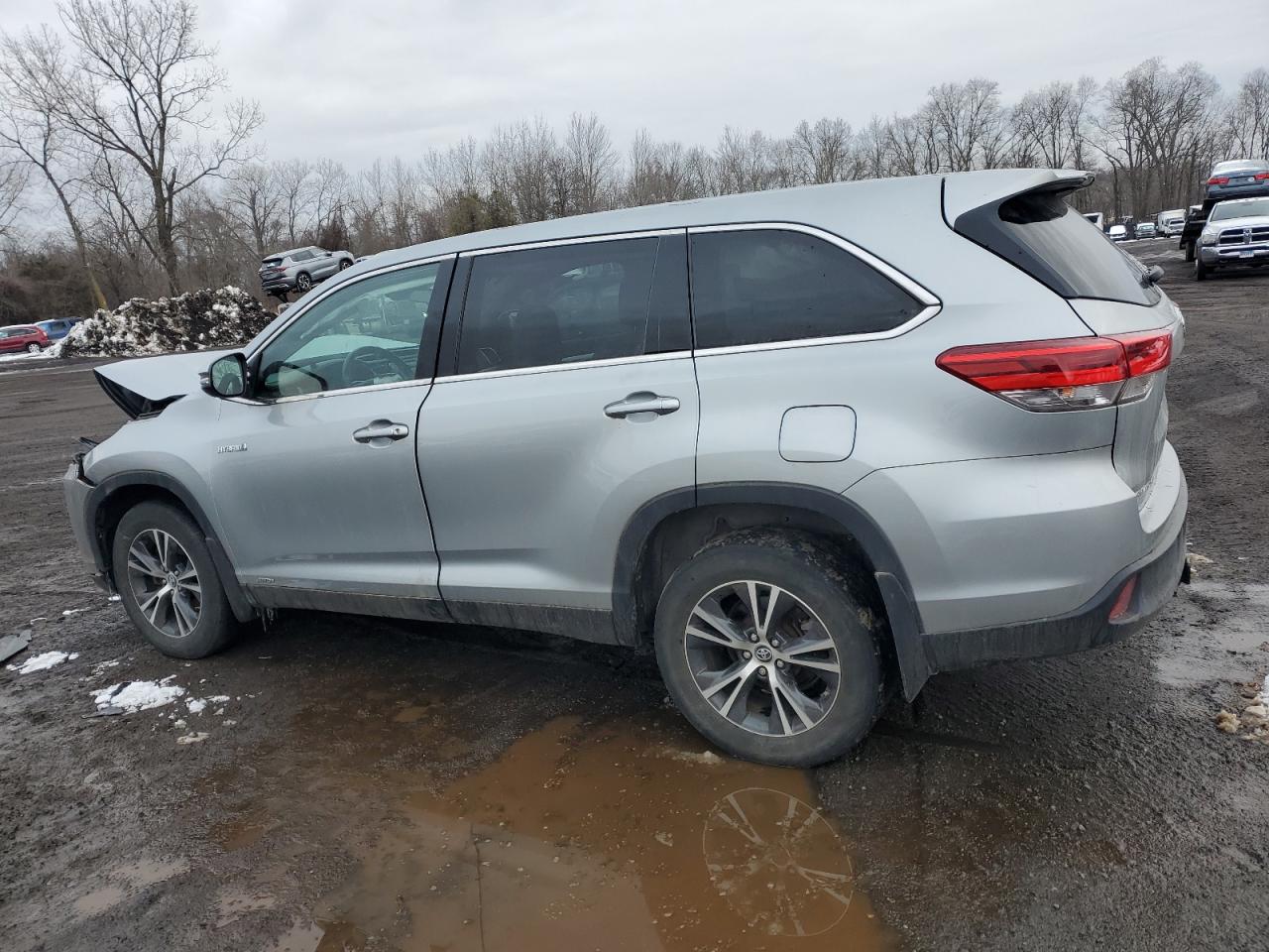 2019 Toyota Highlander - Image 2