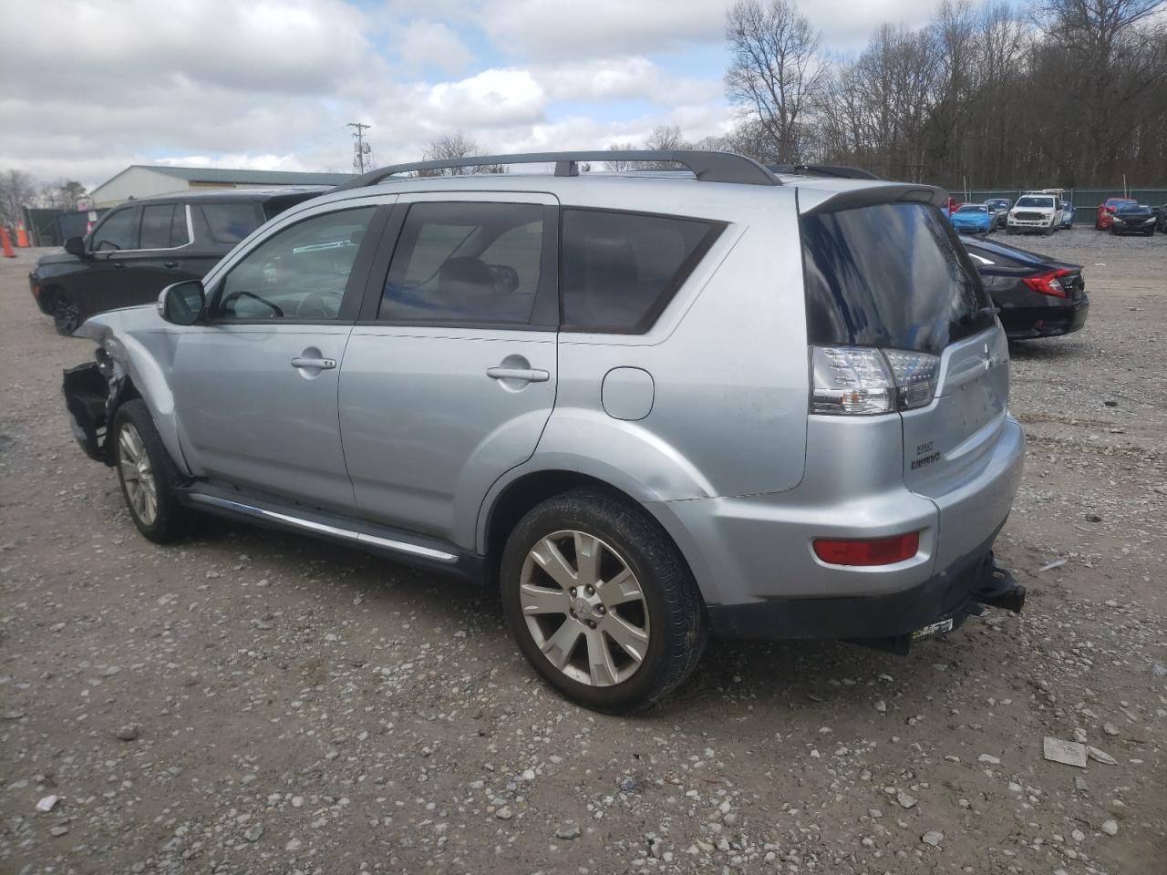 2013 Mitsubishi Outlander - Image 2