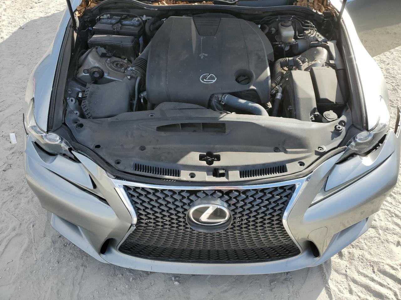 2015 Lexus IS - Image 11