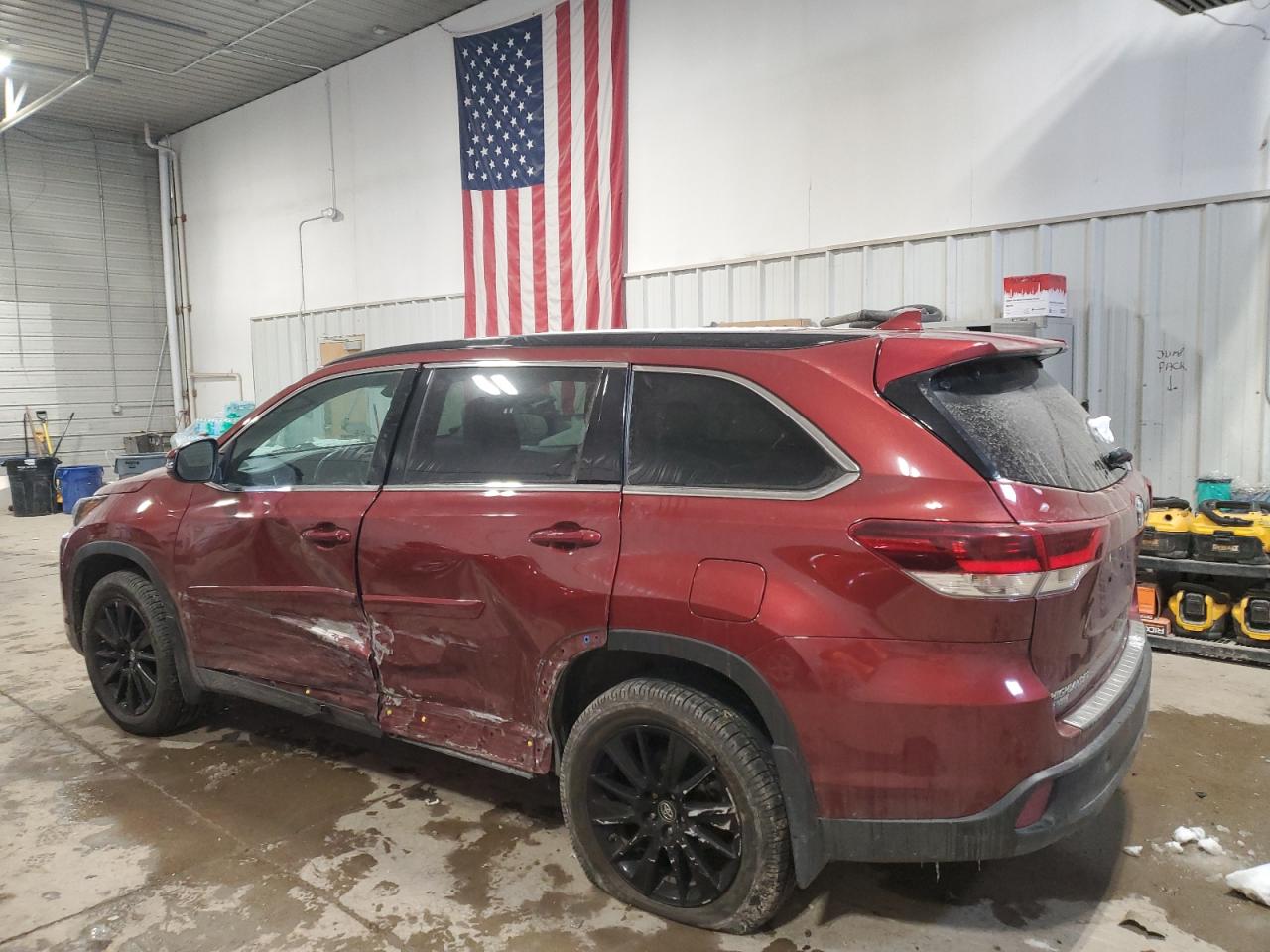 2019 Toyota Highlander - Image 2