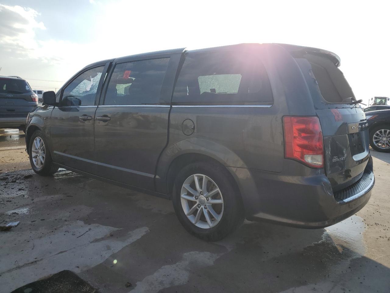 2019 Dodge Caravan - Image 2