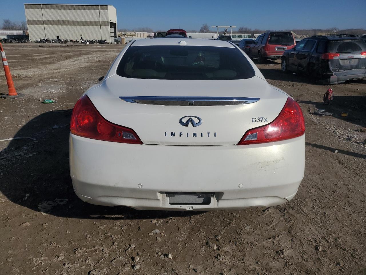 2011 Infiniti G - Image 6