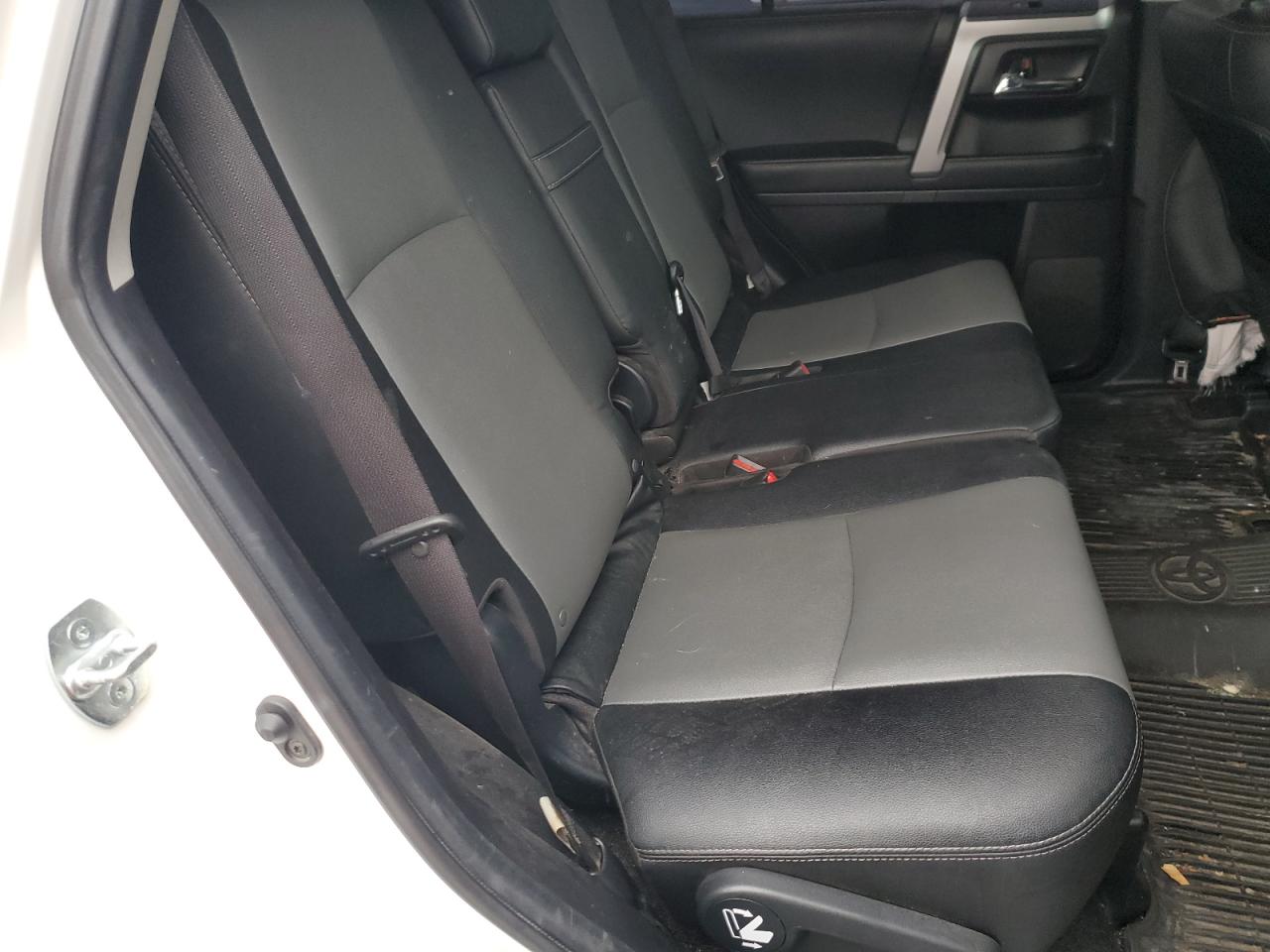 2020 Toyota 4Runner - Image 11