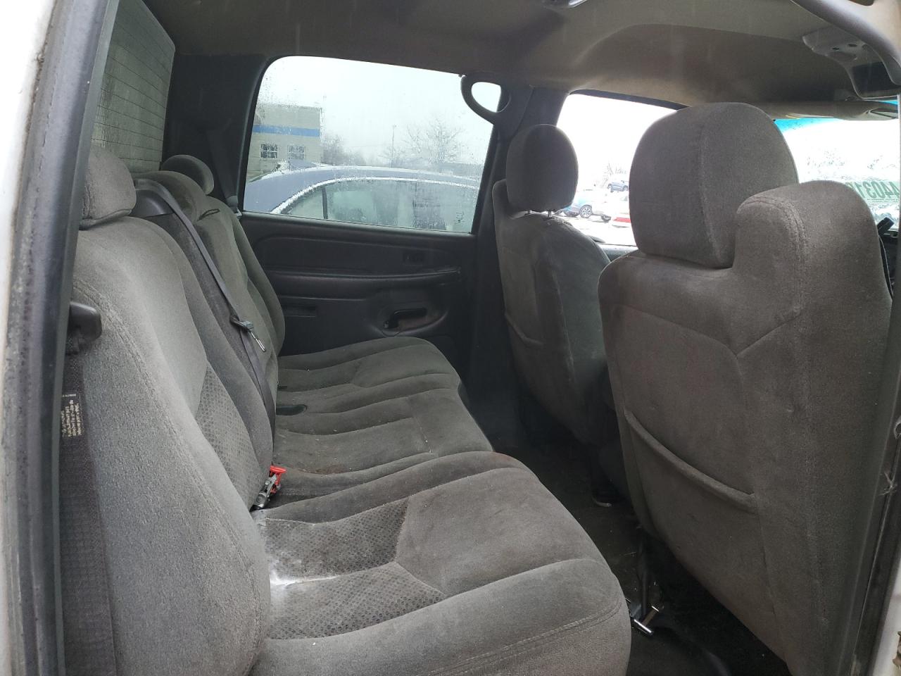 2005 Chevrolet Silverado - Image 11
