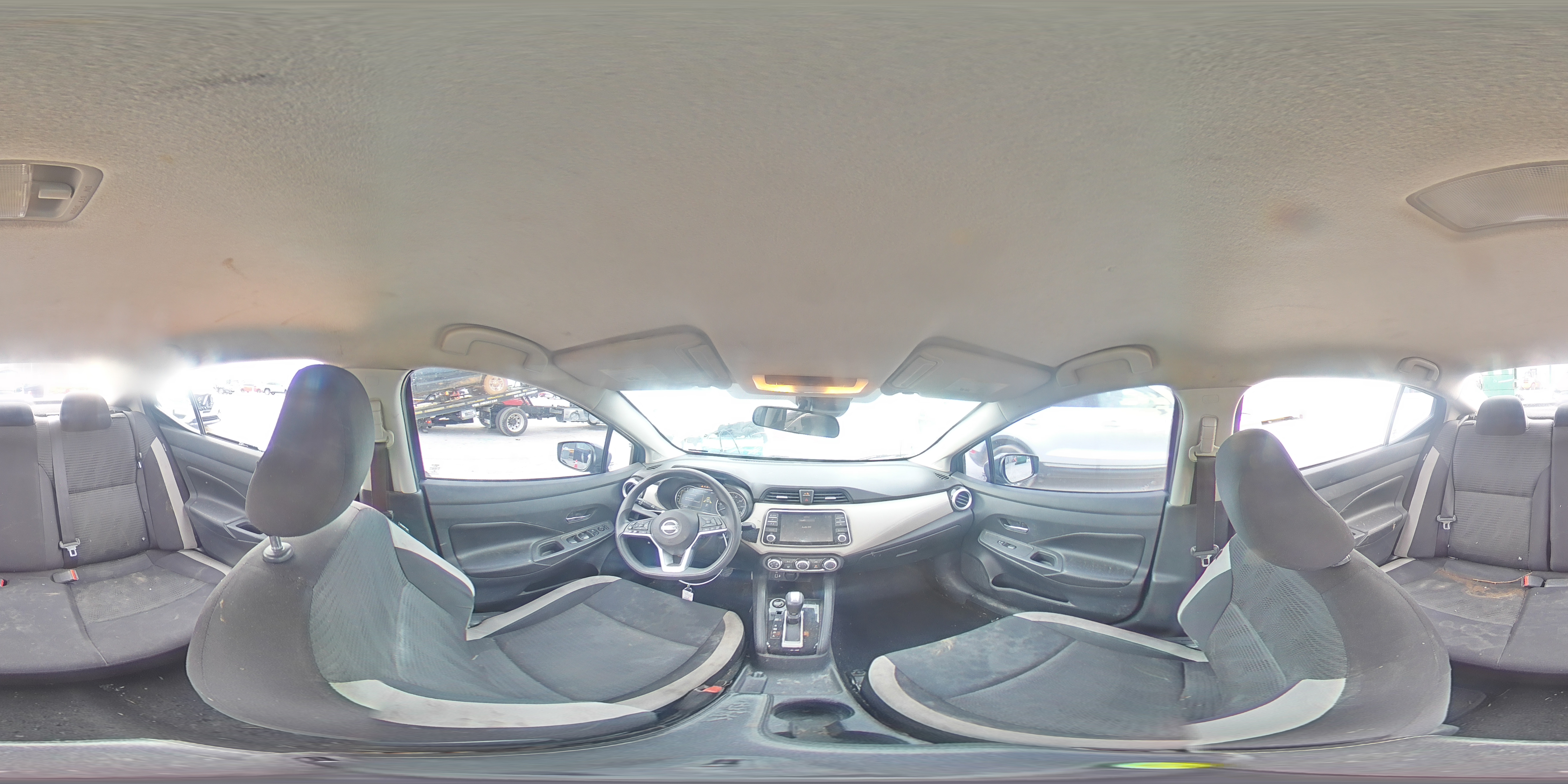 2020 Nissan Versa - Image 15