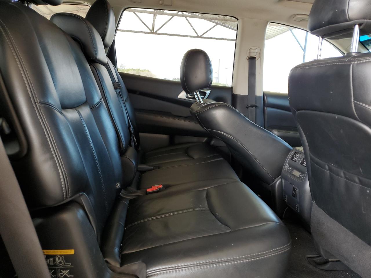 2015 Nissan Pathfinder - Image 12