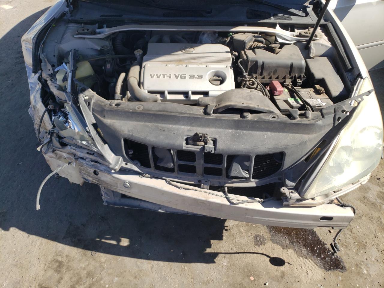 2004 Lexus ES - Image 11