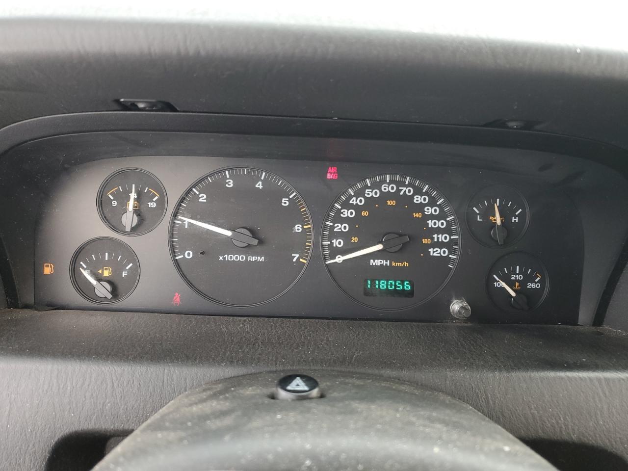 2004 Jeep Grand Cherokee - Image 9