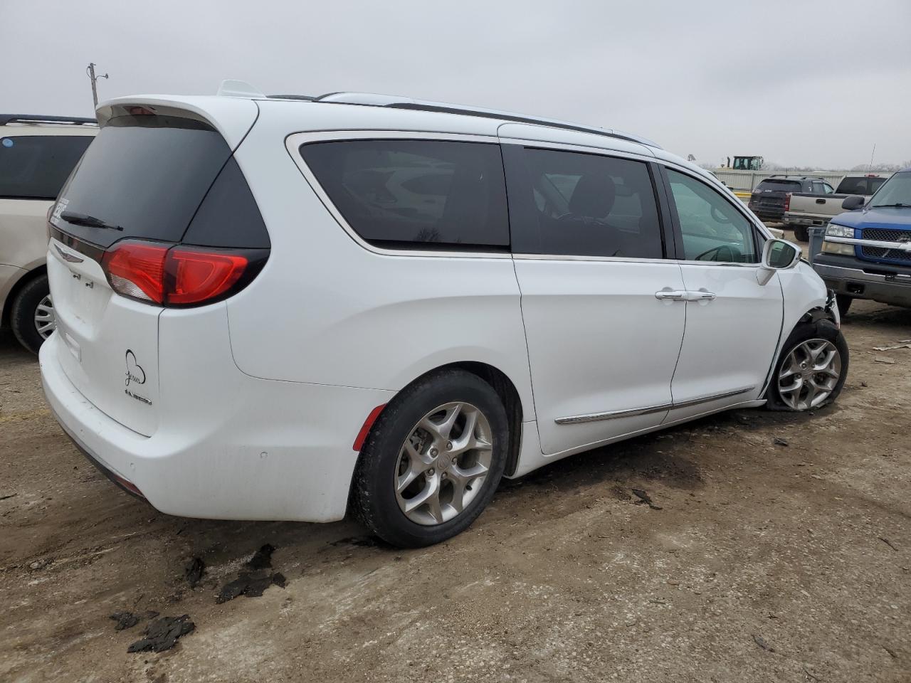 2018 Chrysler Pacifica - Image 3