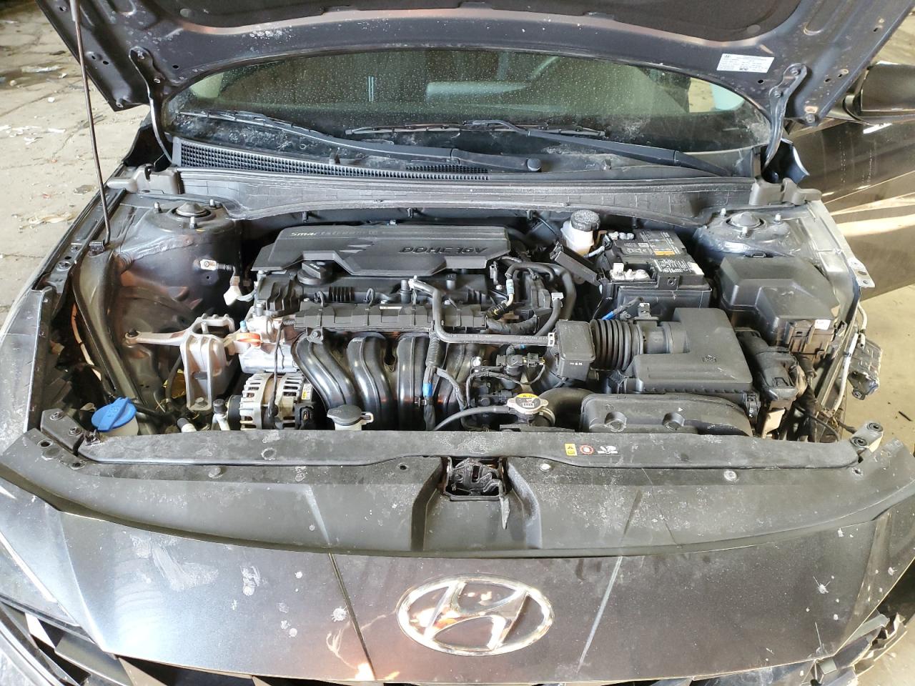 2022 Hyundai Elantra - Image 11
