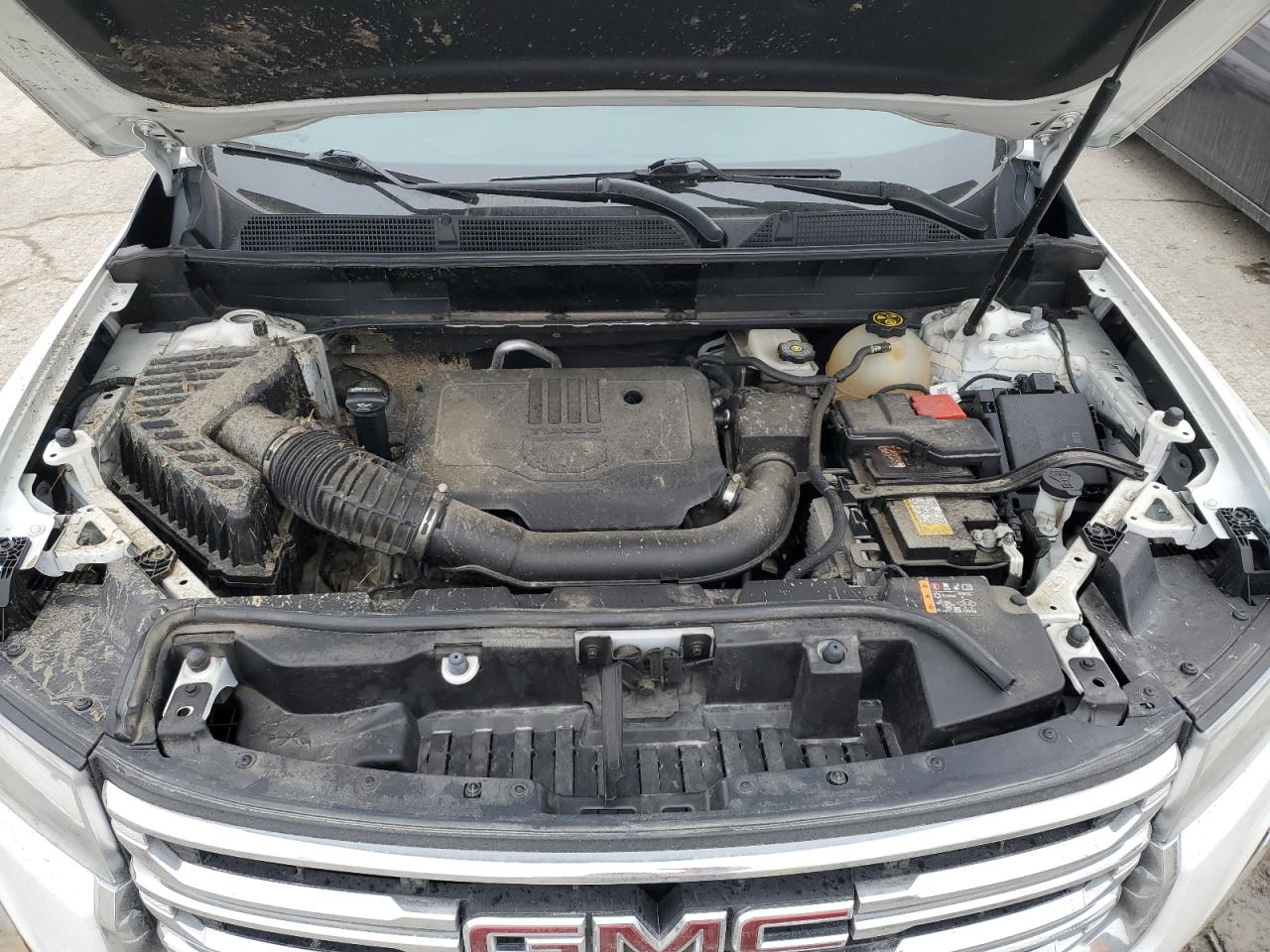 2022 GMC Acadia - Image 13