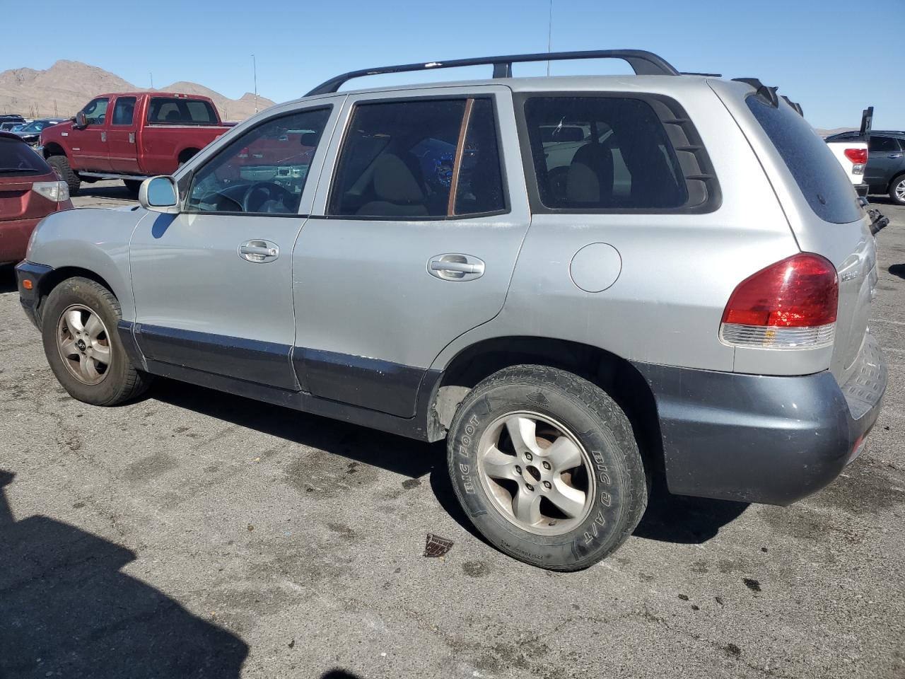 2005 Hyundai Santa Fe - Image 2