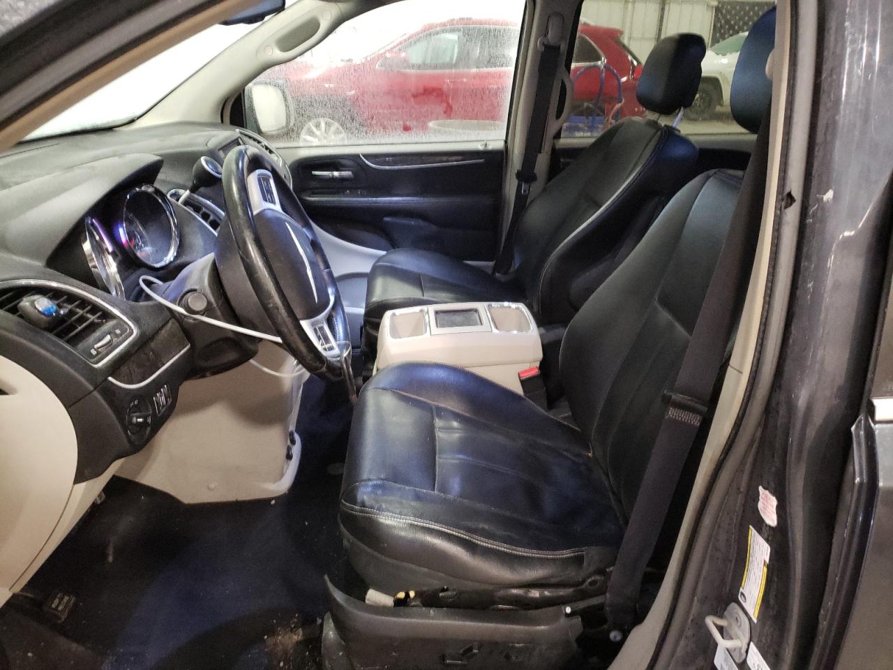 2014 Chrysler Town & Country - Image 7