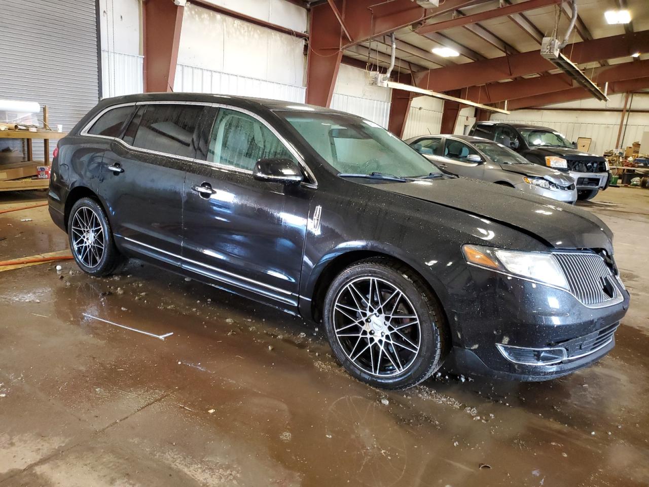 2013 Lincoln MKT - Image 4