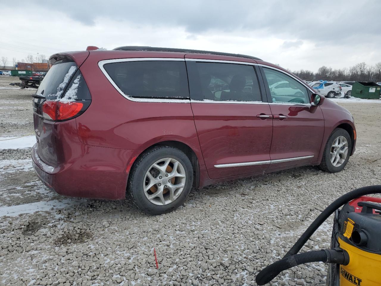 2017 Chrysler Pacifica - Image 3