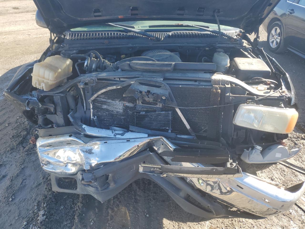 2005 GMC Yukon - Image 12