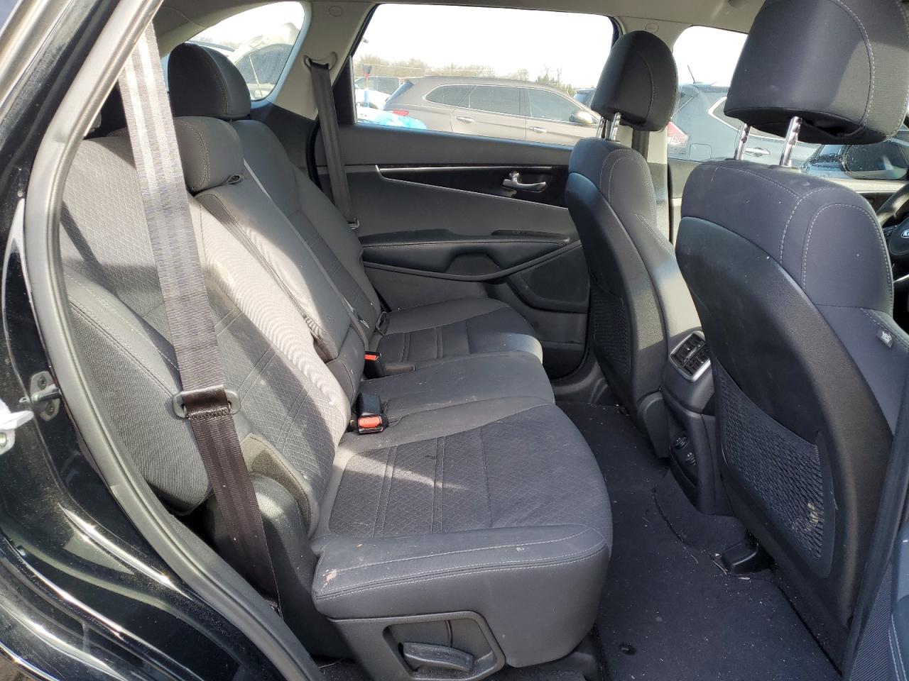 2017 Kia Sorento - Image 10