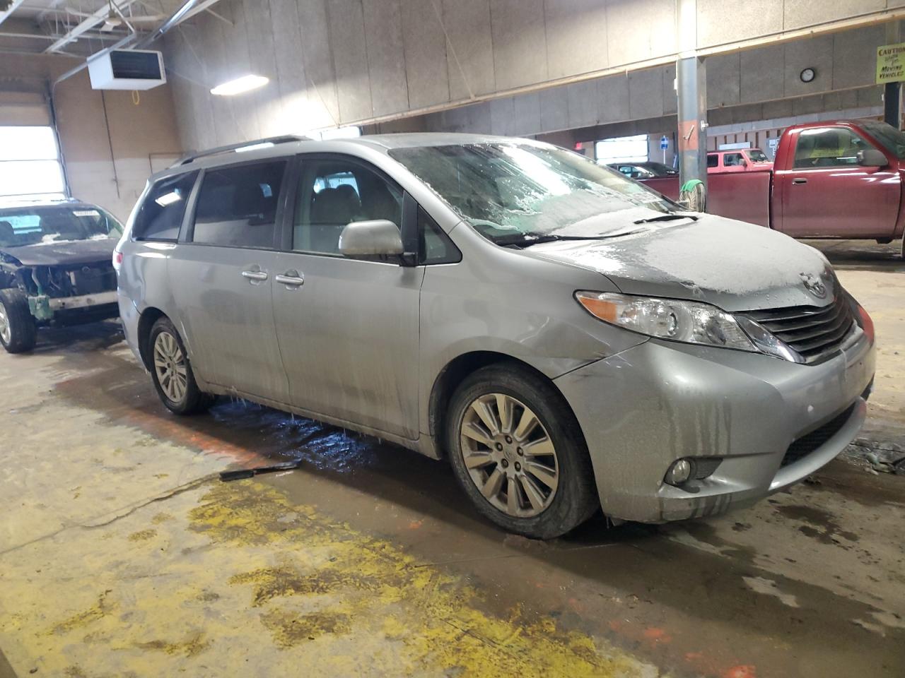 2011 Toyota Sienna - Image 4