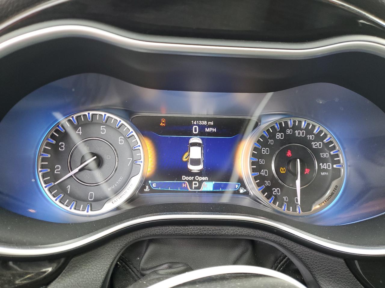 2015 Chrysler 200 - Image 9