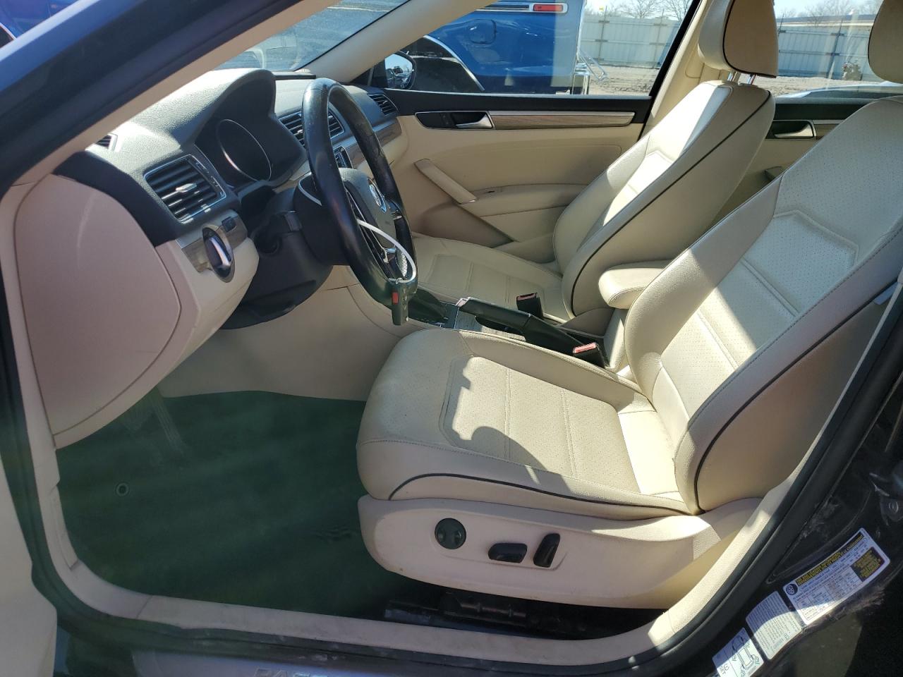 2018 Volkswagen Passat - Image 7