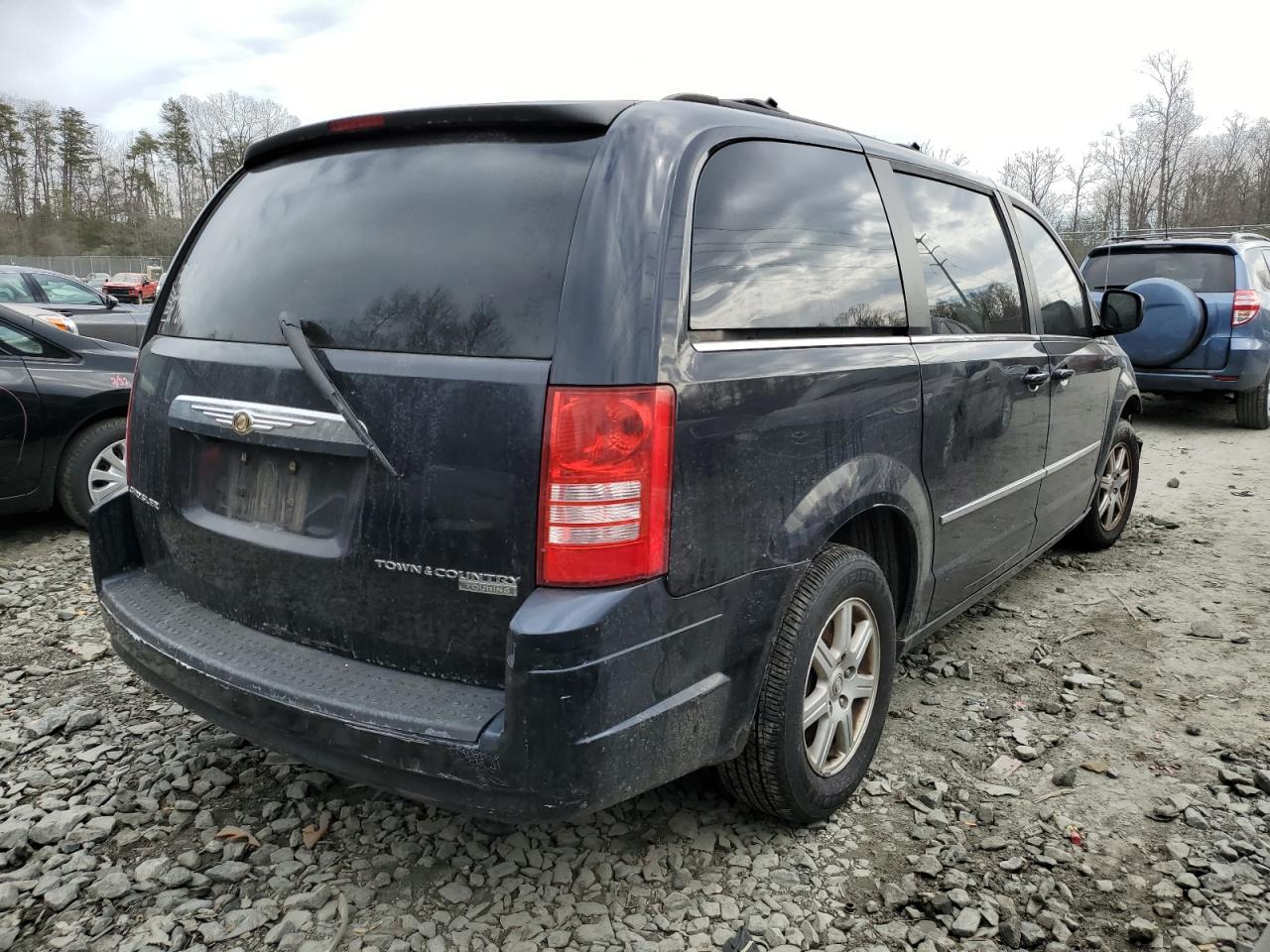 2010 Chrysler Town & Country - Image 3