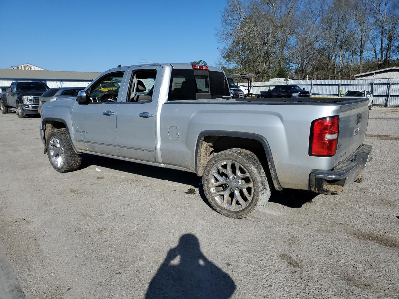2015 GMC Sierra - Image 2