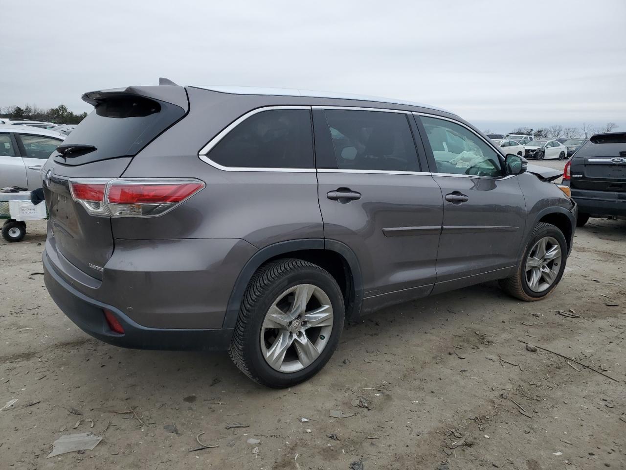 2015 Toyota Highlander - Image 3