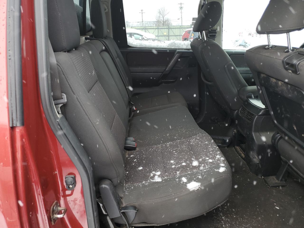 2013 Nissan Titan - Image 10
