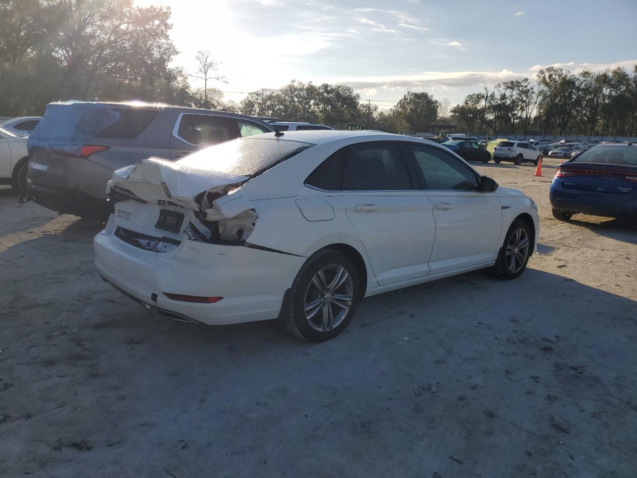 2019 Volkswagen Jetta - Image 3