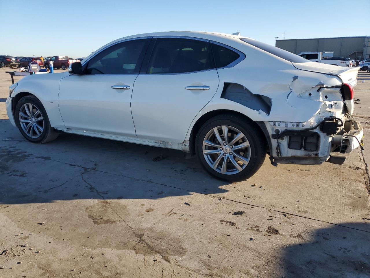 2017 Infiniti Q70 - Image 2