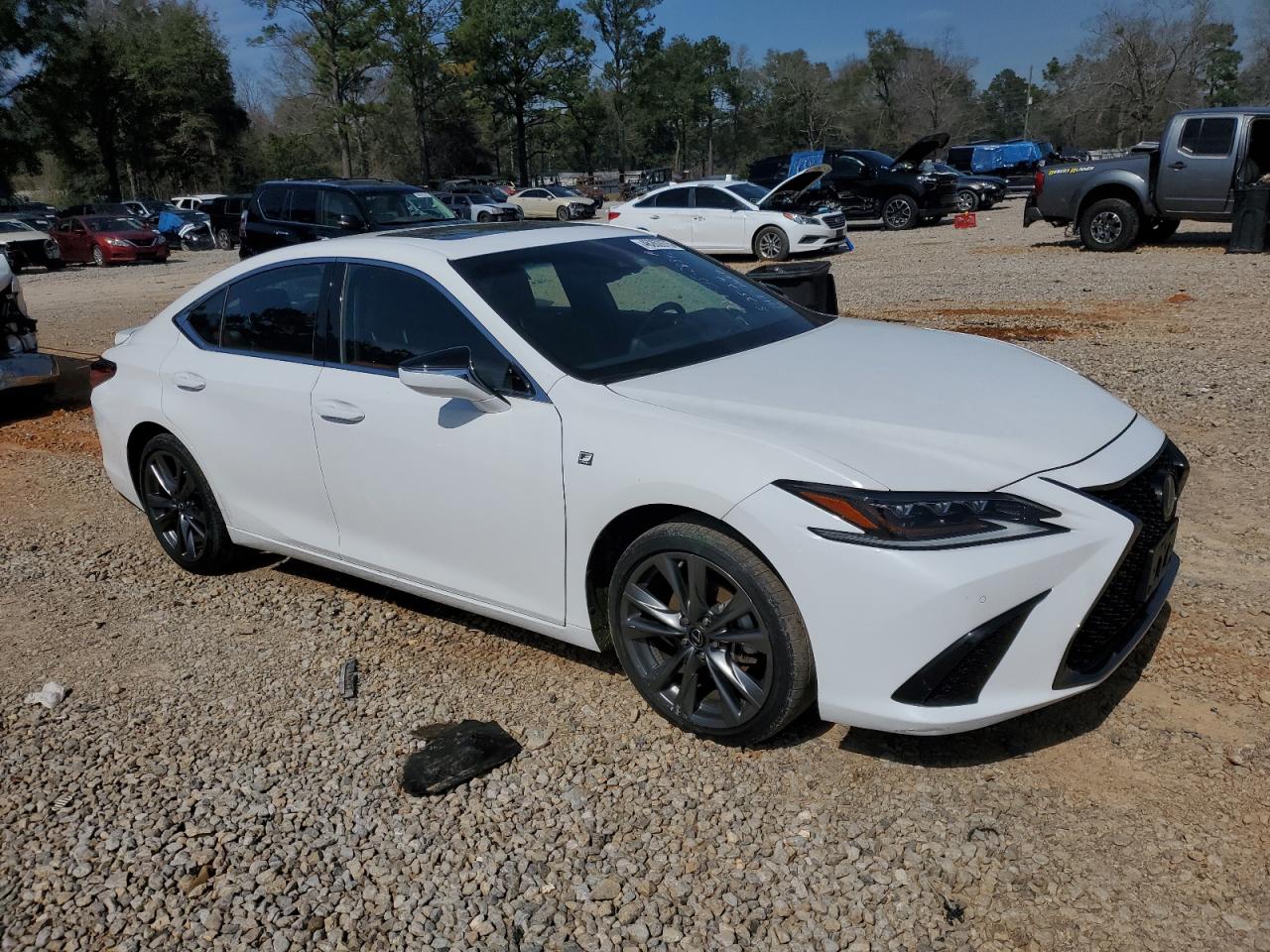 2019 Lexus ES - Image 4