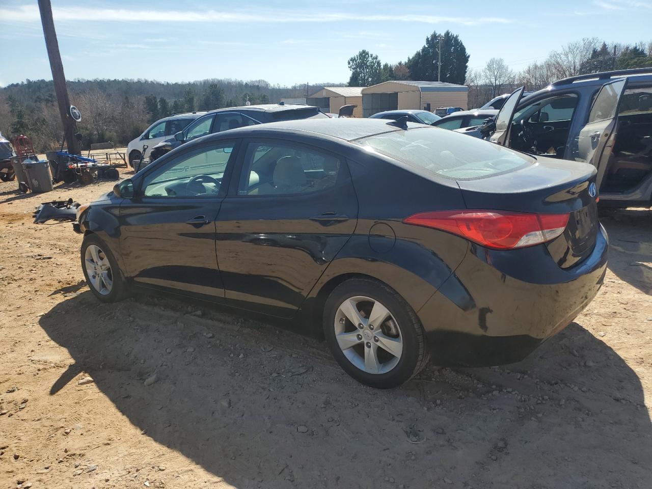 2013 Hyundai Elantra - Image 2