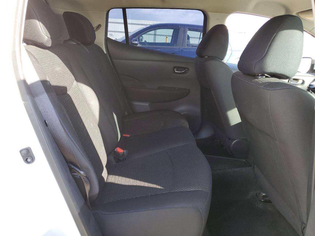 2016 Nissan Leaf - Image 10