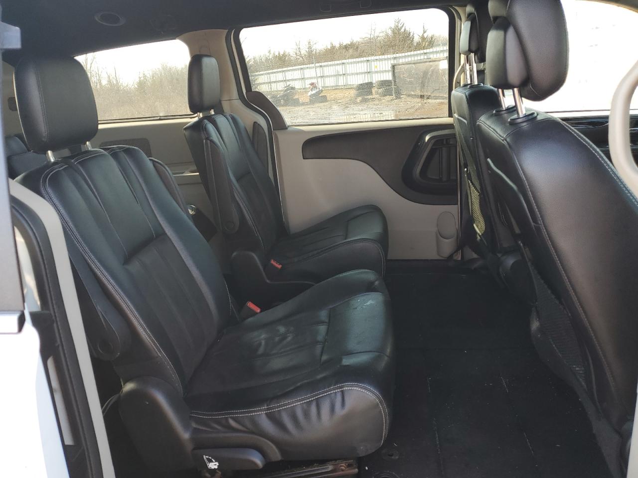 2019 Dodge Caravan - Image 11